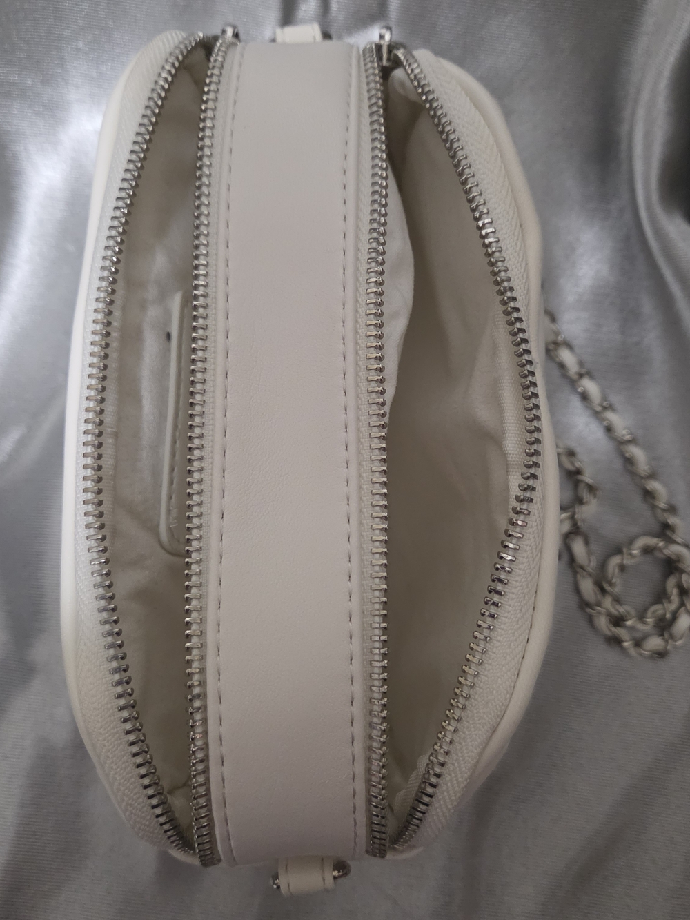 Steve Madden White Quilted Crossbody Bag with Silver Chain - Picture 4 of 5